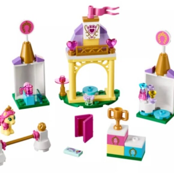 LEGO Disney 41144 Petite's Royal Stable - Picture 3 of 3